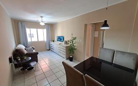 1 quarto a 200mts da praia Central, GARAGEM, WI-FI 160 Mbps, PET-FRIENDLY